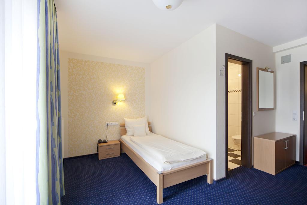 City-Hotel Friesoythe Room photo
